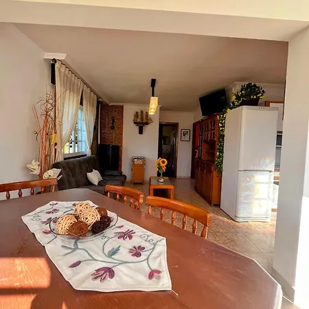 Casa Con Jardin A Un Minuto De La Playa, Casa Nolo Hio